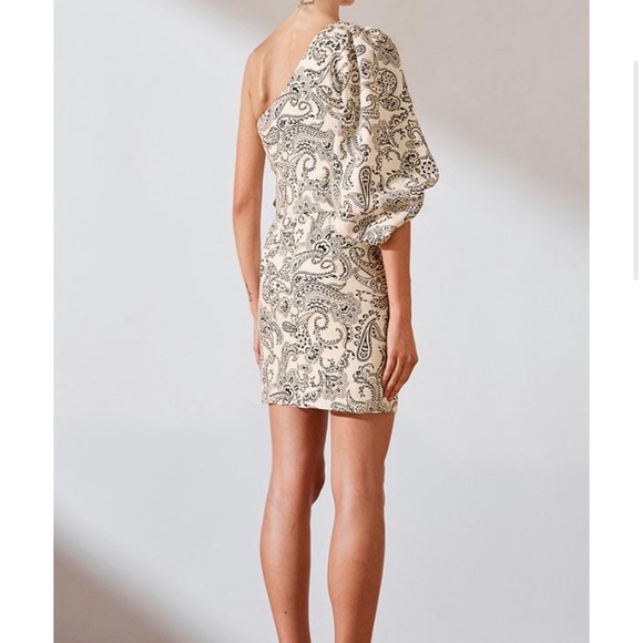 One sleeve ivory dress with paisley print - Picture 3 of 7